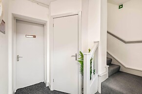 2 Bdr Modern Living in The Old Bank Hse