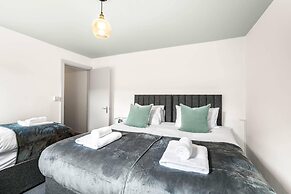 2 Bdr Modern Living in The Old Bank Hse