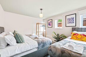 2 Bdr Modern Living in The Old Bank Hse