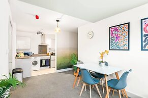 2 Bdr Modern Living in The Old Bank Hse