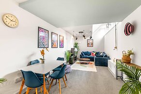 2 Bdr Modern Living in The Old Bank Hse