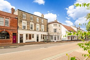 2 Bdr Modern Living in The Old Bank Hse
