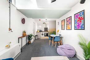 2 Bdr Modern Living in The Old Bank Hse