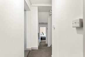 2 Bdr Modern Living in The Old Bank Hse
