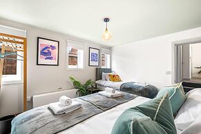 2 Bdr Modern Living in The Old Bank Hse