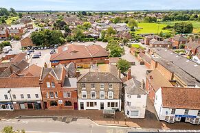 2 Bdr Modern Living in The Old Bank Hse