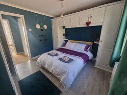 2br-sleeps4-balcony-petsok-parking-ferryside