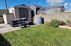 3br-sleeps6-petsok-off Road Parking-garden