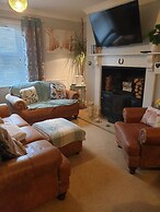 3br-sleeps6-petsok-off Road Parking-garden