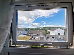 3br-sleeps6-petsok-off Road Parking-garden