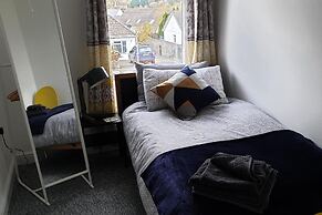 3br-sleeps6-petsok-off Road Parking-garden