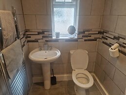 3br-sleeps6-petsok-off Road Parking-garden