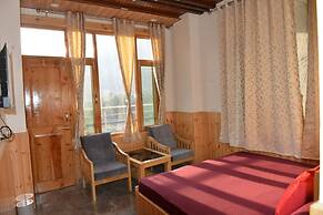 Tulip Flowing River View Bhuntar