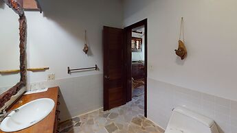 Mango Creek Lodge
