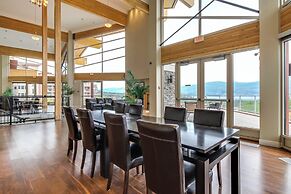 Corner Unit w Large Deck & Amazing View