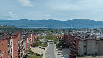 Corner Unit w Large Deck & Amazing View