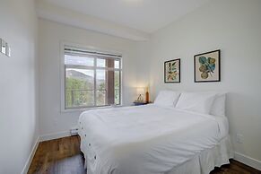 Corner Unit w Large Deck & Amazing View