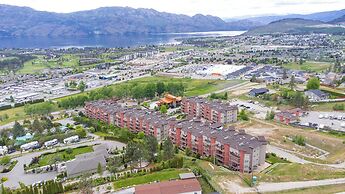 Corner Unit w Large Deck & Amazing View