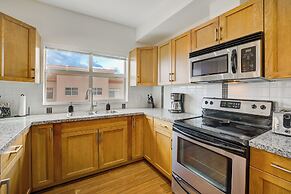 Corner Unit w Large Deck & Amazing View