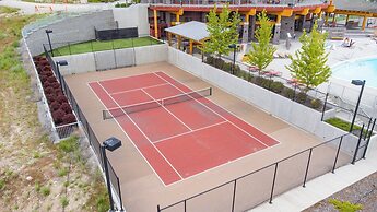 Corner Unit w Large Deck & Amazing View