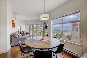 Corner Unit w Large Deck & Amazing View