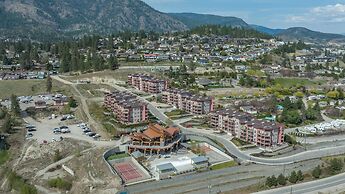 Corner Unit w Large Deck & Amazing View