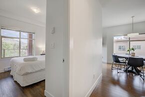 Corner Unit w Large Deck & Amazing View