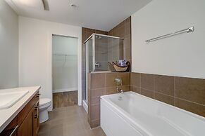 Corner Unit w Large Deck & Amazing View