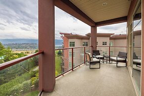 Corner Unit w Large Deck & Amazing View