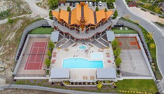 Corner Unit w Large Deck & Amazing View