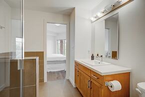 Corner Unit w Large Deck & Amazing View