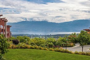 Corner Unit w Large Deck & Amazing View