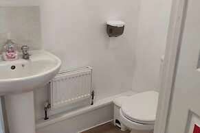 Apartment - Sleeps 5 - Parking - Station Close