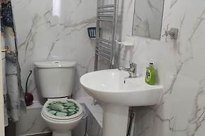 Apartment - Sleeps 5 - Parking - Station Close