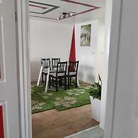 Captivating 3-bed Apartment in Romford