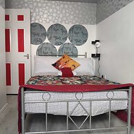 Captivating 3-bed Apartment in Romford