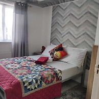 Captivating 3-bed Apartment in Romford