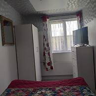 Captivating 3-bed Apartment in Romford