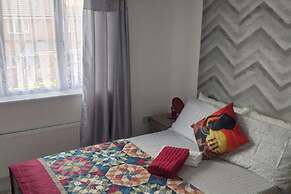 Apartment - Sleeps 5 - Parking - Station Close