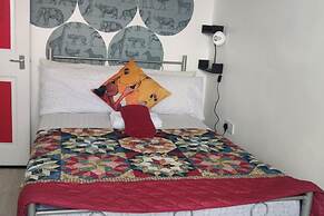 Apartment - Sleeps 5 - Parking - Station Close