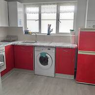 Captivating 3-bed Apartment in Romford