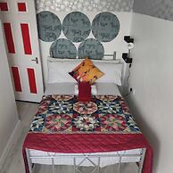 Captivating 3-bed Apartment in Romford