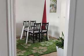 Apartment - Sleeps 5 - Parking - Station Close