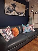 Marina View, South Facing Balcony Sunny Apartment