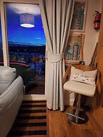 Marina View, South Facing Balcony Sunny Apartment