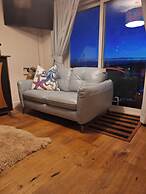 Marina View, South Facing Balcony Sunny Apartment