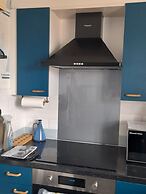 Marina View, South Facing Balcony Sunny Apartment