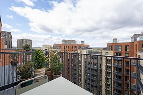 Stylish City Flat With Private Balcony