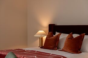 Stylish City Flat With Private Balcony