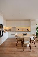 Stylish City Flat With Private Balcony